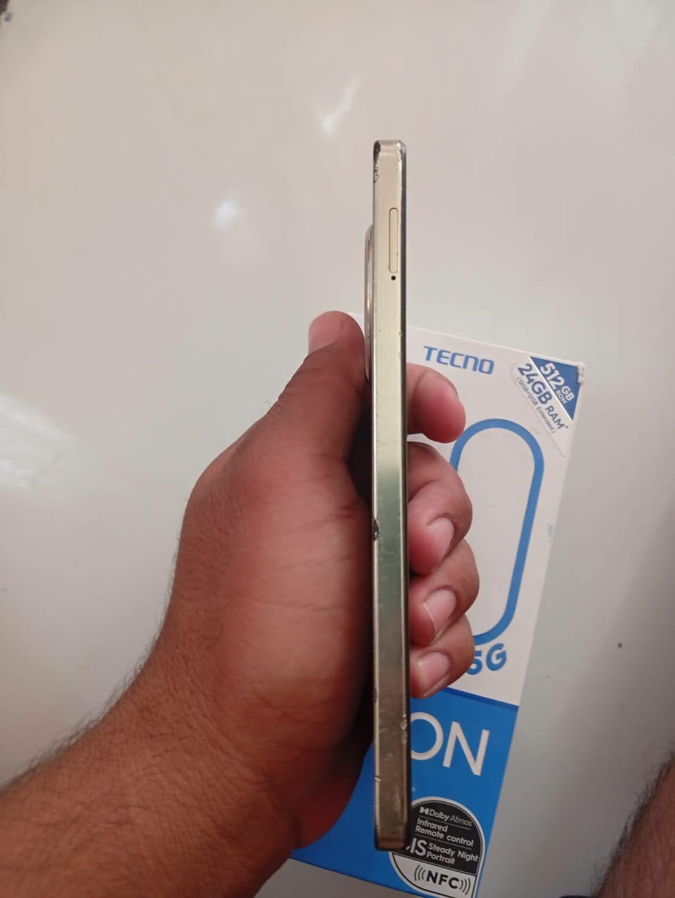 للبيع هاتف TECNO CAMON 30 5G
🔹 المعالج: MediaTek Dimensity 7020 5G 90فريم بوبجي
🔹 الشاشة: 6.78 بوصة AMOLED بدقة FHD+ ومعدل تحديث 120Hz
🔹 الذاكرة: 24GB RAM (مع التوسعة) + 512GB تخزين
🔹 الكاميرا: 50MP خلفية + 50MP أمامية لصور وسيلفي فائقة الوضوح
🔹 البطارية: 5000mAh مع شحن سريع 70W
🔹 يدعم شبكات الجيل الخامس 5G
الجهاز مثل ما موضح كادمك فطور في جامه ااكامره بس مامثر على تصوير كامرته من سوني فوول وفطور بل شاصي مثل ما موضح بل صوره للبيع 175 ألف جهاز عملاق عنواني كوت داموك. حي الشهداء نهايت شارع معمل المرور ***********
             ***********
