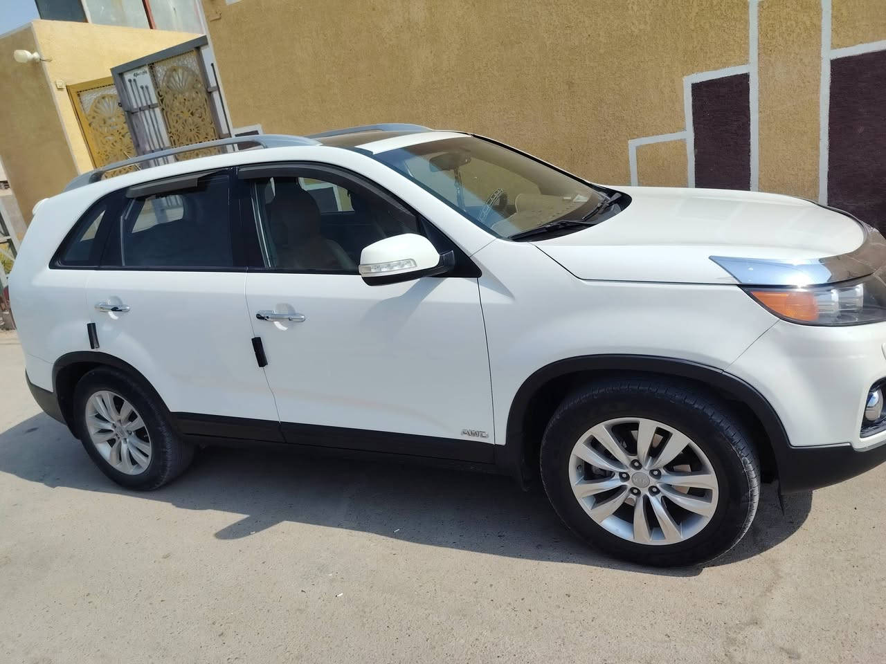 ​🚗 كيا سورنتو 2012 (خليجي) - فول مواصفات 1/1 🚗
المواصفات والتفاصيل:
​الموديل: 2012 (خليجي)
​المواصفات: فول مواصفات 1/1 (بانوراما)
​الحالة الفنية: محرك، كير، وكهربائيات كلها كفالة 💯
​الضرر / البودي: بيها قطعتين مجرد شبر (شبر بالجاملغ عكس السايق + شبر بالصندوق) وباقي السيارة بشرط النظافة.
رقمها ديالى
تحويل شوكت ماتريد سيارة باسمي
​💰 السعر: 165 ورقة ($16,500) وبيه مجال بسيط للشراي الجاد.
​📱 للتواصل والاستفسار: ***********
