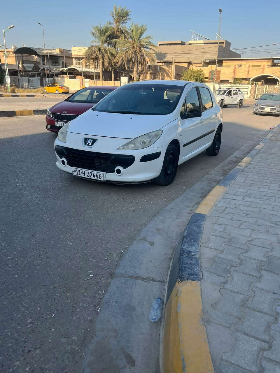 للبيع بيجو فرنسي 307. موديل 2006
 بدون صبغ  محرك 1600 
كير أوتوماتيك   تبريد ثلج ❄️
رقم بغداد أنكليزي الجديد 
داخل نضيف كهربائيات كلها شغالة
تحكم مريا كهرباء 
جام الأمامي كهرباء اوتو 
تحكم عدسات الانارة 
شاشة اصلية
حساسات خلفية 
تحكم شفتات اتصال وموسيقى 
باتري جديد  السيارة وضع البلاد بدون جطل ولا ايشي 
السعر ٥٥$ وبي مجال  العنوان حلة_ الكرامة
***********
