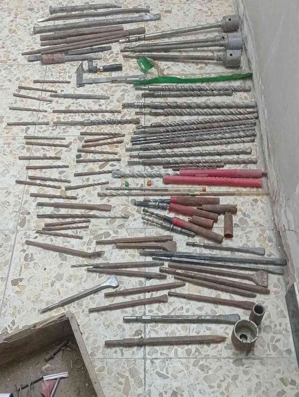السلام عليكم 
شلعه براين ادريلات انواع الدريلات المختلفه 
كبير وصغير الاحجام مع قلم واهيام 
البيع شلعه 
مكاني بغداد الحبيبيه 
واتساب 
***********
