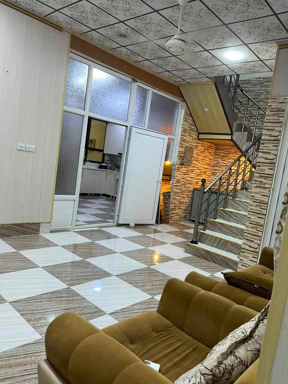 🏡🏠دار للبيع في تولةفروش زراعي قرب (اسواق صباح)وره سوفار مساحة (180م)مربع وركن 
🏠🏡طابق ونوص (استقبال ومطبخ وهول وغرتين نوم وصحيات )
🏠طابق ثاني (غرفه وهول وصحيات)
بناء حديث
سعره 75مليون وبي مجال 
***********
