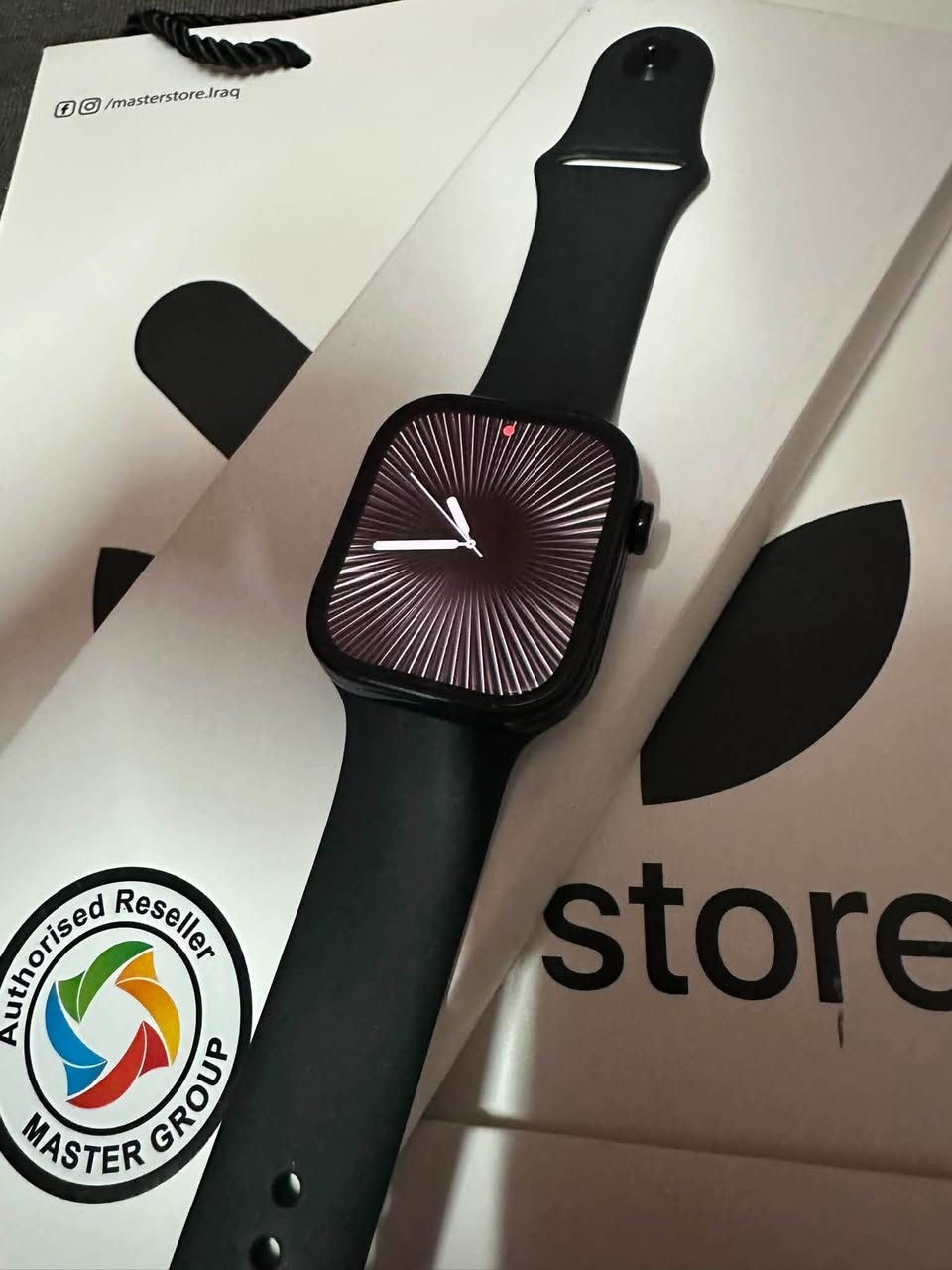 ساعة ابل جيل 10
ماستر شرق اوسط
حجم الاطار : 46mm
البطارية 100%‎
بيها شخوط جداً بسيطة 
نظافتها 80‎%‎
السعر 375 وبيها مجال ..
مكاني بغداد الشعلة 
***********

نص مكتوب في الصور:
- /masterstore.iraq