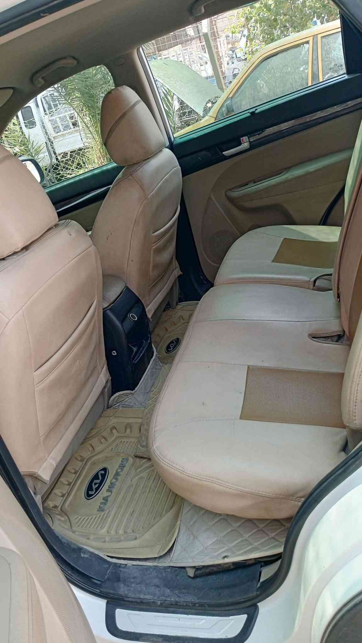 سلام عليكم سورنتو موديل 14خليجي مكينه 6سلندر مكينه جديده حداديه جديده تبريد ثلج تخم تاير جديد رقم قادسيه مداور ثاني يوم سويه جديده مصفره غرامات مروريه سيارة نعومه شلعه سيارة جاهزه من كلشي مري شفط كل نقص مابيه بيه بس جاملغ سايق مبدل بدون دواخل بس هاي بيه سيارة ول باقي كفاله السعر 155وبيه مجال قليل حك جيه 
مكاني دوانيه قضاء الشاميه مكلف بل نشر ***********
