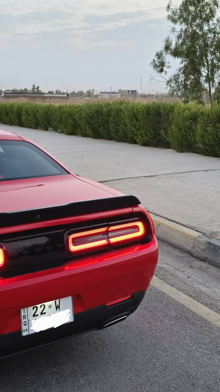 السلام عليكم 
جالنجر 2023 
صبغ بونيت و جاملغ امامي بدون دواخل 
داخل احمر جلد 
ولسيارة ما يحتجلها مصرف 
كير مكينة اكسن تبريد كلا بشرط 
ماشية 36 الف ميل 
موقع موصل حمدانية 
رقم ***********
