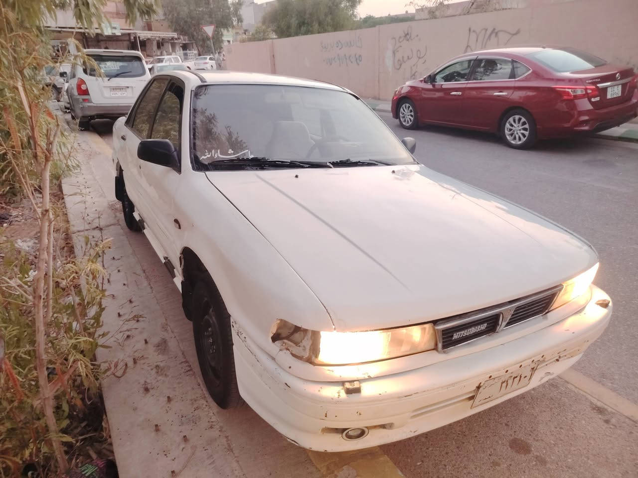 سةرةتا بةناوي خواي گةورة
ئةم سةيارة بو فروشتن 
گير و مةكينة بةشةرت 
جام كارةبا 
ناو بةرة دةرگاي جوان
سةيارةكة شرت حاسبه
سعري 13 ورقه مجال كم 
***********
شوين کلار

