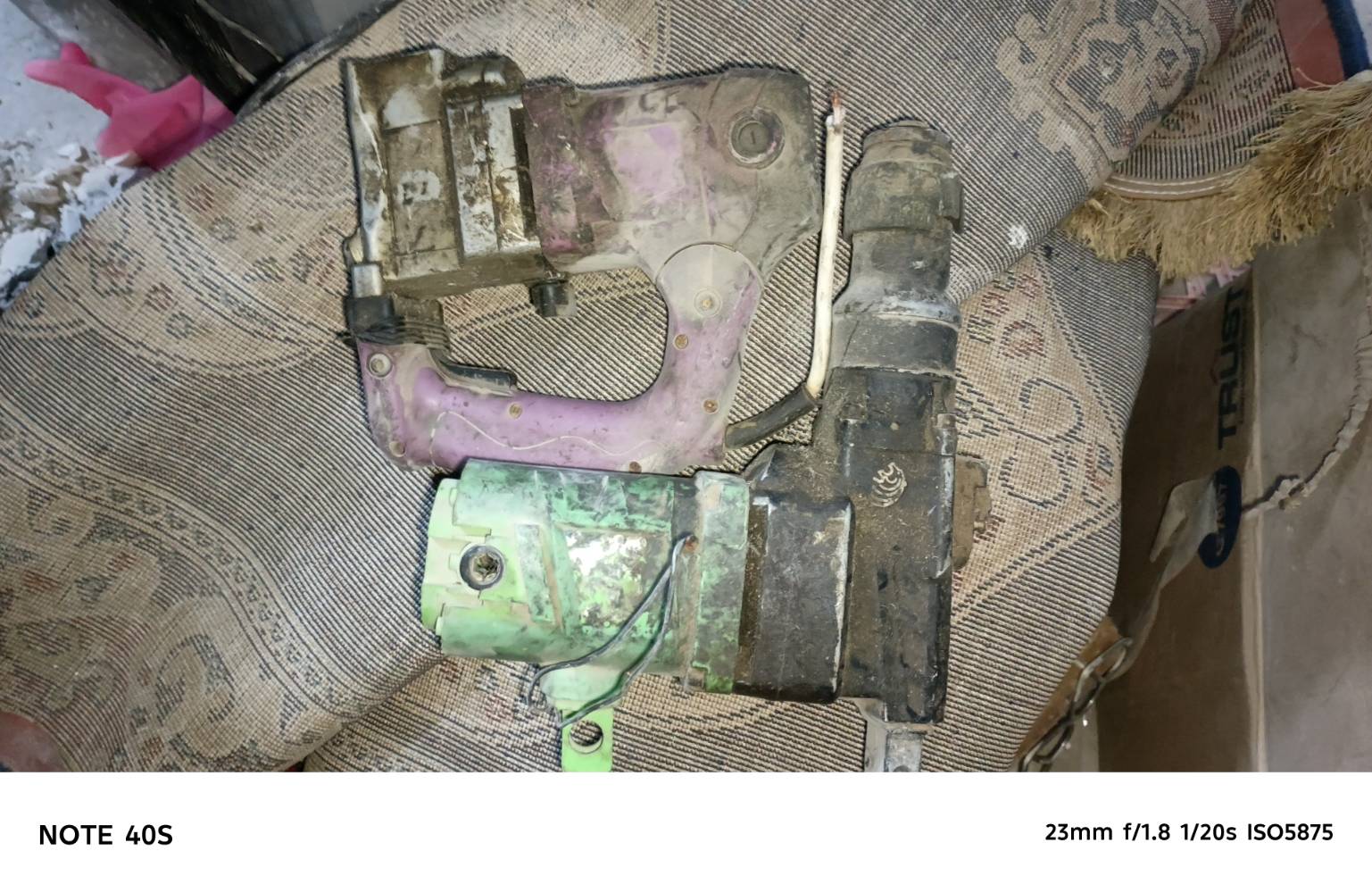 بغداد شعله صدرين • مناشير • قفل