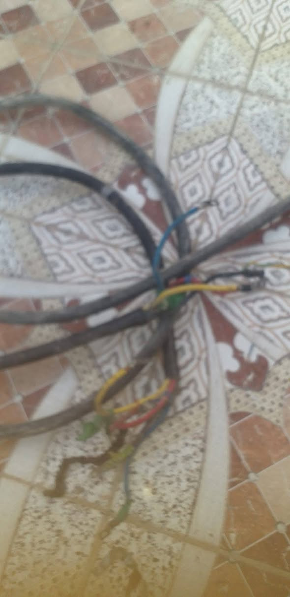 كيبل ابو 35 ×4اخو الجديد استعمال قليل
أربع خطوط الطول 7 متر للبيع  وكابينه جوزات تأسيس كامل حار وبارد قواطع ابو ١٥٠  عدد ٢ كونتكترات 
قيم باليرضي الله 
للإستفسار مراسله الصفحه 
او لاتصال 
***********
