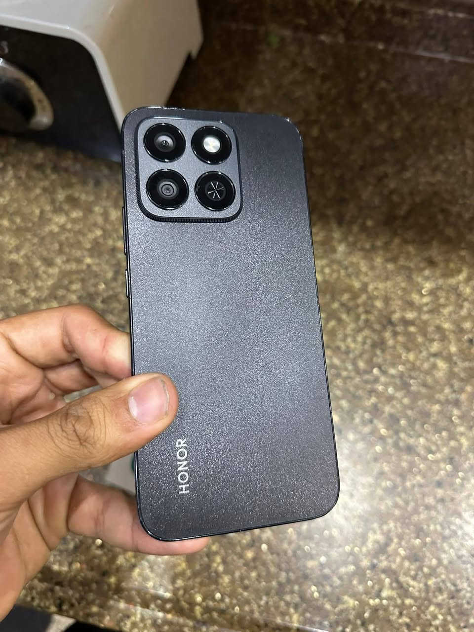 السلام عليكم هونر X8C للبيع
ذاكرة 256 
بطارية 🔋 5000
جهاز بلادي نضافته 95%
اتصال تكنيك صوت كامرات كله يخبل
سلاسة بالألعاب تخبل 
بصمه إصبع بالشاشه وبصمه وجه 
المكان : ( بغداد / مدينة الصدر )
السعر : 240 
متواجد واتساب فقط ***********

نص مكتوب في الصور:
- حول الهاتف MagicOS المعالج المركزي Qualcomm Snapdragon 685 اسم الجهاز HONOR X8c ذاكرة الوصول العشوائي ٨,٠ غ.ب ٨,٠ غ.ب + HONOR RAM Turbo دقة الشاشة ١٠٨٠ x ٢٤١٢ البطارية 5000 mAh وحدة التخزين الداخلية المساحة الفارغة ٢١٦,٤١ غ.ب الإجمالي ٢٥٦ غ.ب الموديل ABR-LX2