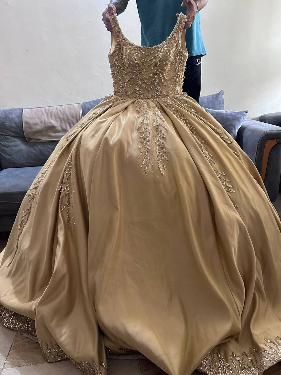 للبيع فقط بدله حنه او مهر .
سعرها 65 وبيها مجال ملبوسه مستعمله بس جديده ونضيفه فقط رادلها غسل وكوي العنوان كركوك   للتواصل ع هذا الرقم 💛💛.***********
تلبس كل الأوزان لين بيها تعراضه 
وتكدرون تتحكمون بيها
