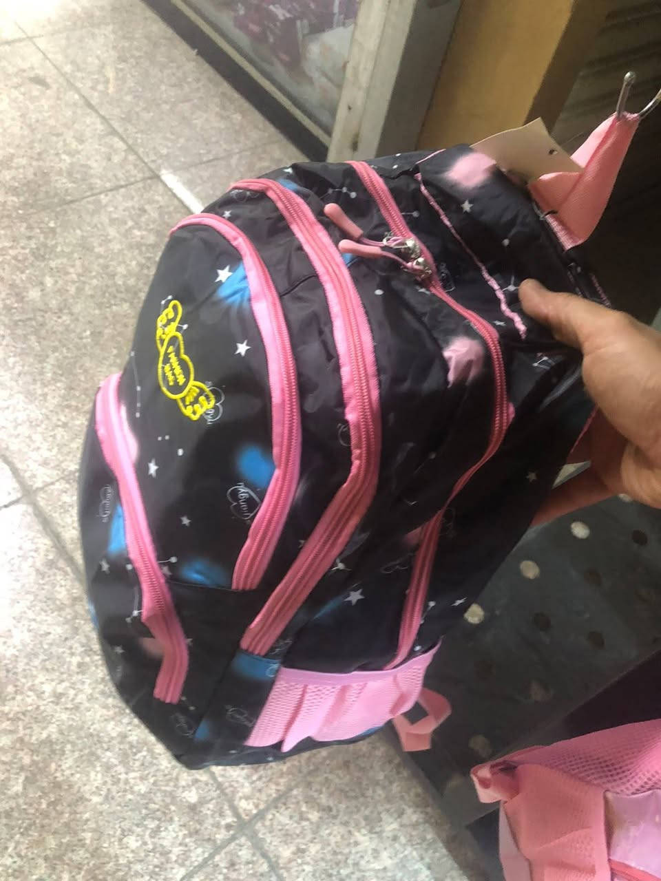 زبائن محل @miss pink Shoes للأحذية والحقائب بكافة أنواعها توفرت كل حقائب المدرسي بكافةالمراحل زورونا قبل نفاذ الكمية واسعار كلش جيدة العنوان بغداد حي الخضراء شارع المركز مجاور توت ماركت عمارة صيدلية زينة الخضراء *********** للحجز والاستفسار التواصل على الرقم التالي Miss pink Shoes

