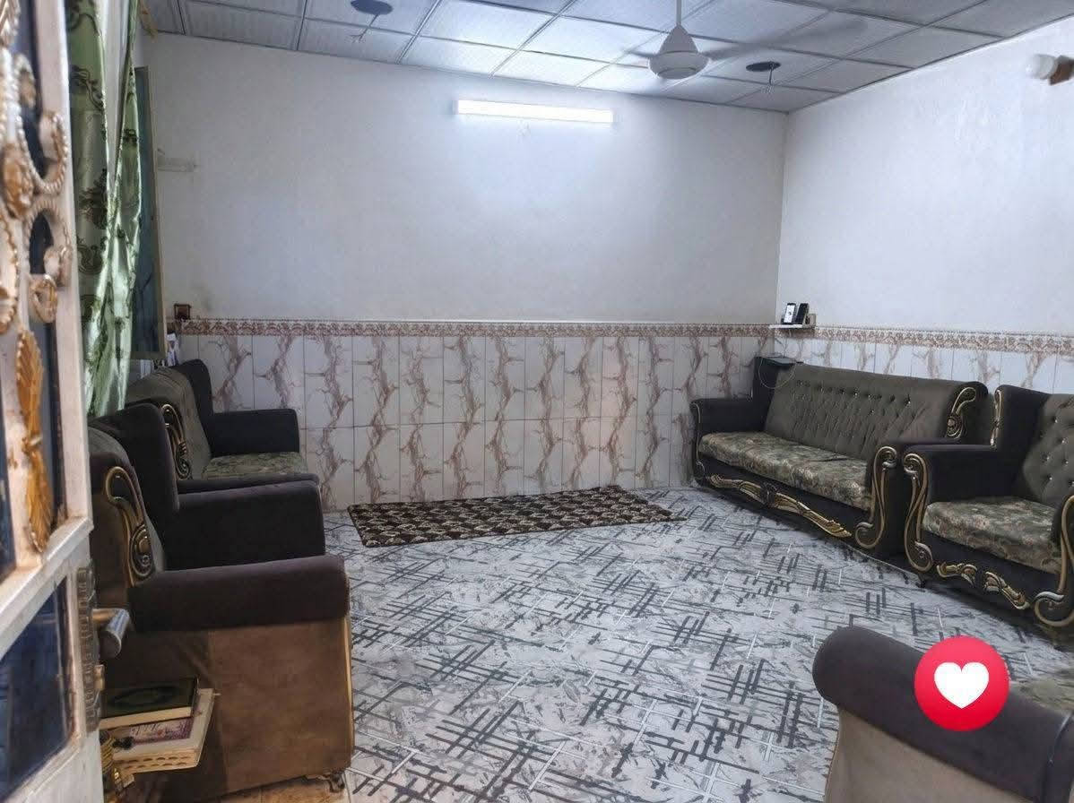 بيت للرهن بسعر 35 مليون لمدة سنتين او للبيع في كربلاء المقدسة 🏠.
المساحة / 100م   " طابقين "🤍.
الموقع / /  البوبيات ، حي الساده آل ثابت _ فرع أسواق الكوخ "
يتكون البيت من طابقين الطابق الأول: إستقبال ، صالة ، مطبخ ، حمام داخلي وخارجي ، وغرفة نوم ، ومنور "
الطابق الثاني : بناء جديد بي صالة وغرفتين نوم"
ـ  سند 25 طابو زراعي  💯 
🕌 يبعد عن الامام الحسين  2 كيلو متر 🕌 💯
السعر 90
للأستفسار أكثر ☎️ /  *********** ,, *********** / ☎️
