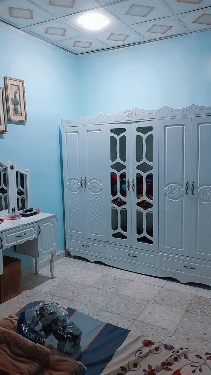 غرفه نوم مستعمله للبيع
مكانها بغداد شارع حيفا 
***********
سعرها 650
