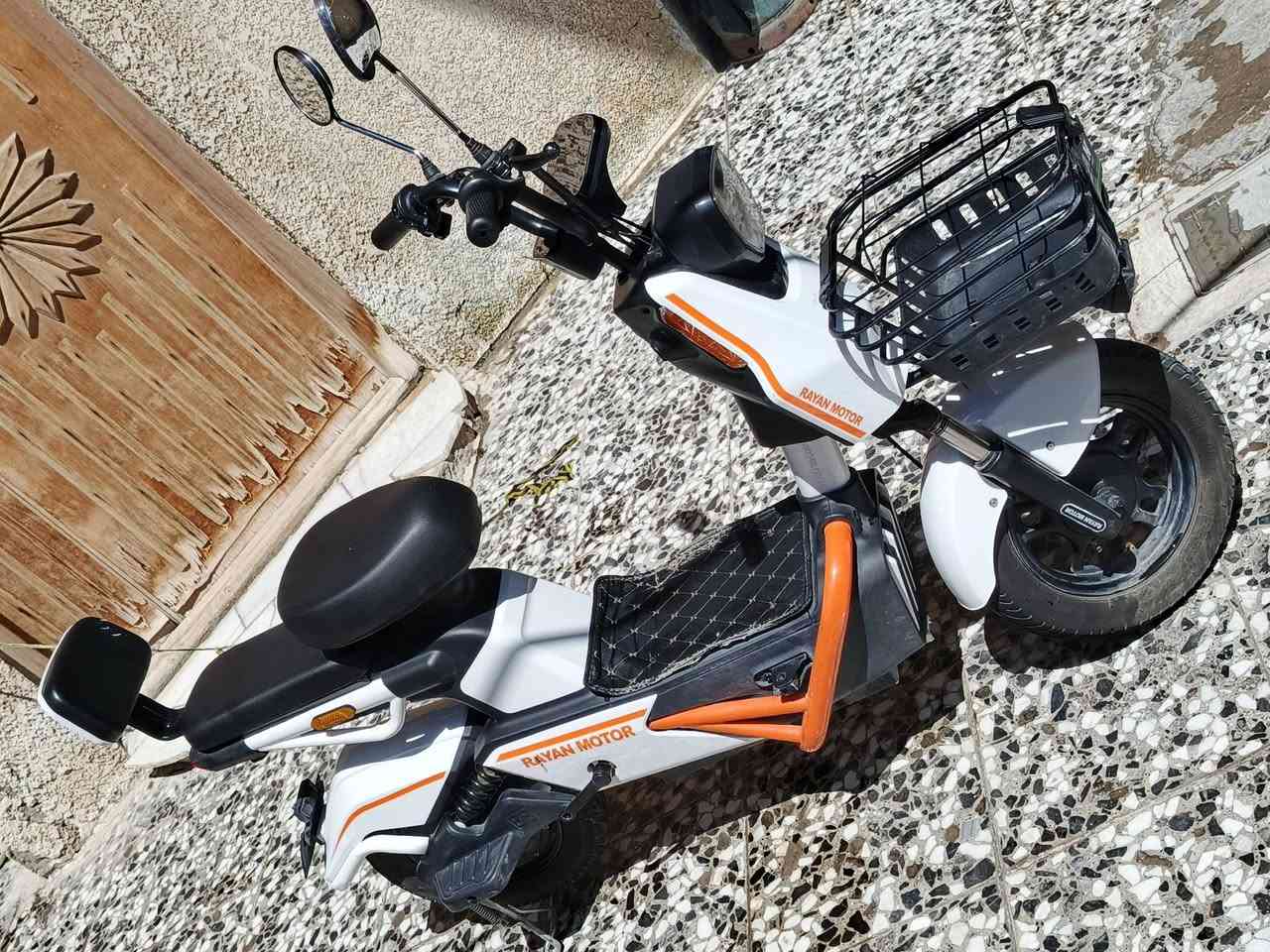 🔥🔥 للبيع دراجة كهربائية RAYAN MOTOR حجم 14 🔥🔥
للبيع دراجة ريان نظيفة جداً ومرتبة، استعمال شهر فقط، 

⚡ المواصفات: ✅ RAYAN MOTOR
✅ حجم 14
✅ 4 بطاريات
✅ البطاريات بعدها جديدة وحالتها ممتازة جداً 🔋
✅ سلة أمامية كبيرة
✅ كرسي خلفي مريح
✅ تايرات نظيفة
✅ الدراجة شغالة وجاهزة للاستخدام
✅ نظافة واضحة بالصور 📸

💰 السعر: 450,000 دينار فقط 🔥 قابل للتفاوض للجاد فقط

📍 الموقع: [بغداد مصفى الدورة ] 📞 الاتصال/واتساب: [***********]

💵 البيع نقداً
👀 الفحص أمام المشتري

دراجة نظيفة وتستاهل، والبطاريات وحدها بحالة ممتازة 🔋🔥

