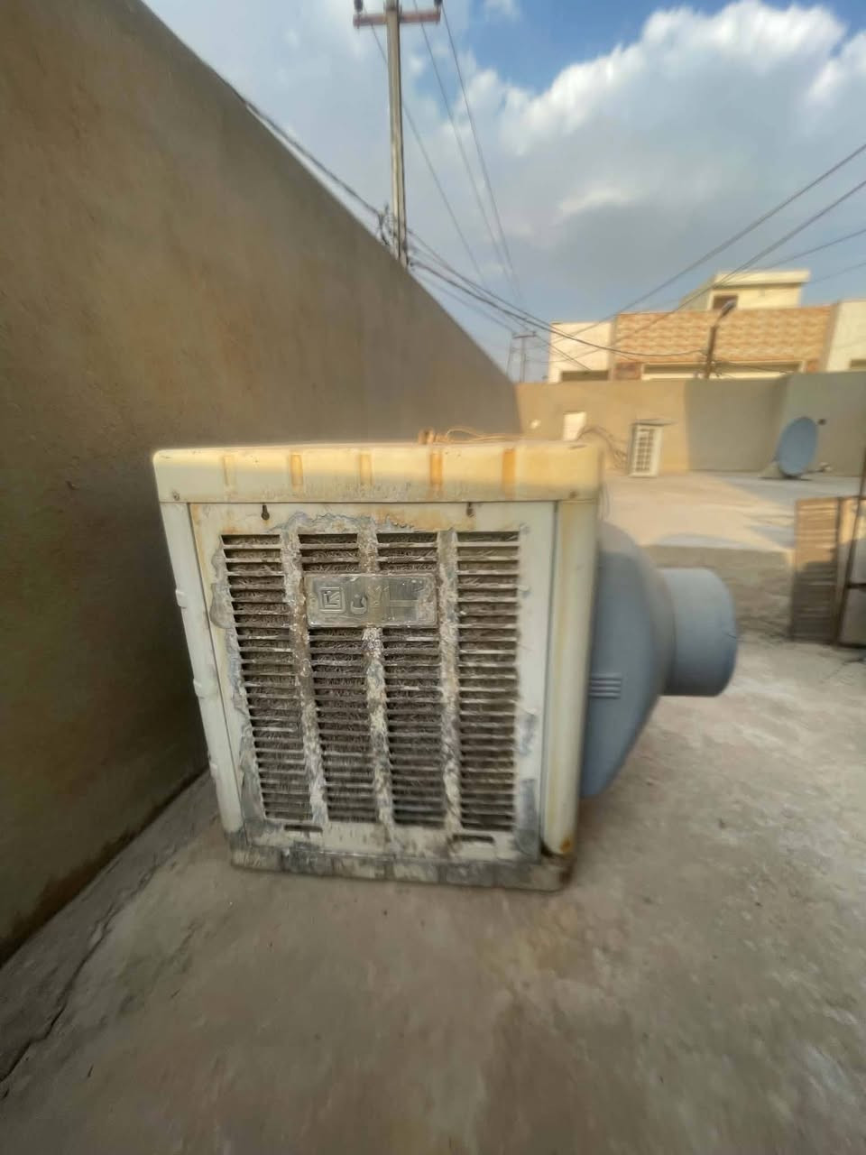 للبيع مبرده سونان حيل نضيفه ماطور وقش جديد شرط لا تشوفها من بره عتيكه المبرده نضيفه شرط يكون القش والماطور جدد حيل للستفسار على هذا الرقم *********** او خاص مكاني موصل حي الميثاق
