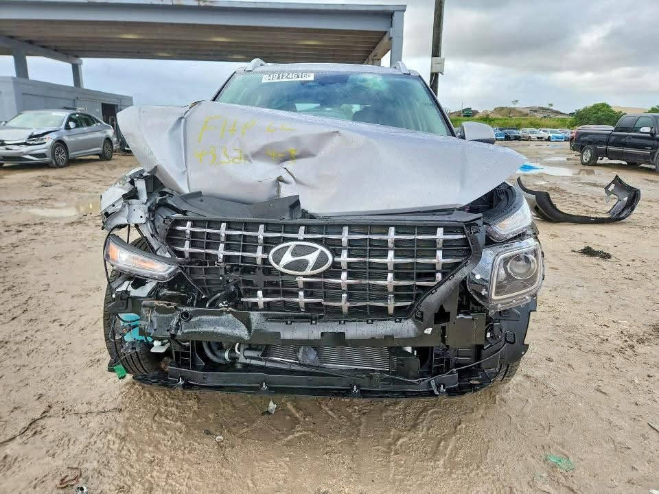 السلام عليكم

هونداي فينو موديل ٢٠٢٦ وراد امريكي ماشية ١٠٠٠ بعدهة زيرو حادث البنيد تبديل وجاملغ ايمن بي صبغ السيارة ليبل واحد عدا البنيد

مواصفات فول فتحة وبصمة وشحن وايرليس ورادارات امامي وجانبي وخلفي لايتات زنون ولد تشغيل عن بعد شاشة جبير وكار بلي بيهة وكامرة دوارة تدفئة كشنات ومانع انزلاق ويلكب كروم سيارة جديدة 
مرقم بغداد بسمي مكاني بغداد الشعب حي التجار او الاعظمية
اي تفاصيل ***********
السعر ١٤٠ وبيهة مجال بسيط
