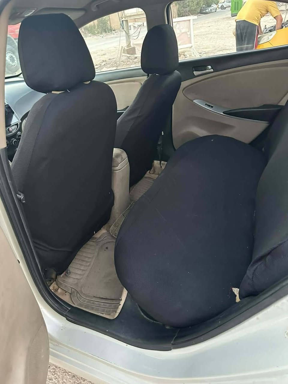 السلام عليكم
اكسنت موديل ٢٠١٥ رقم مثنى مشروع وطني
مكينه ١٦٠٠  كير مكفول حداديه جديده
بدون اي دواخل فقط رش ٣ قطع بدون اي عابر
السعر مناسب ٦٨
العنوان الديوانيه مركز ***********
