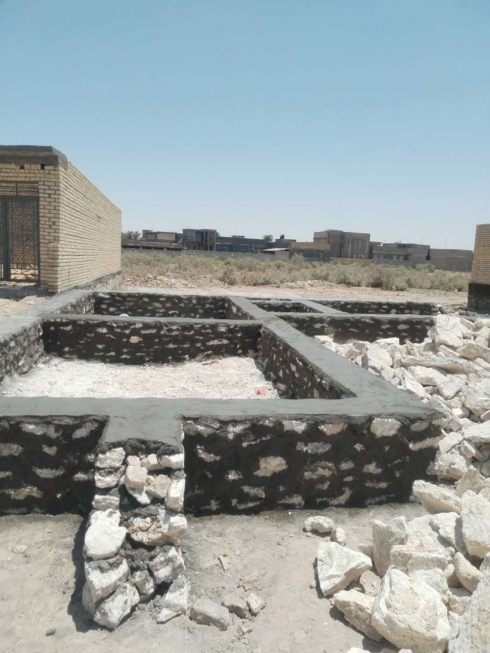 شغل حسب الطلب اخوكم ابو عباس البناء ال مري مكطوعة او يوميه او كرسته وعمل تسقيط خرائط وتكحيل جهتين الاتصال على الرقم {***********}
