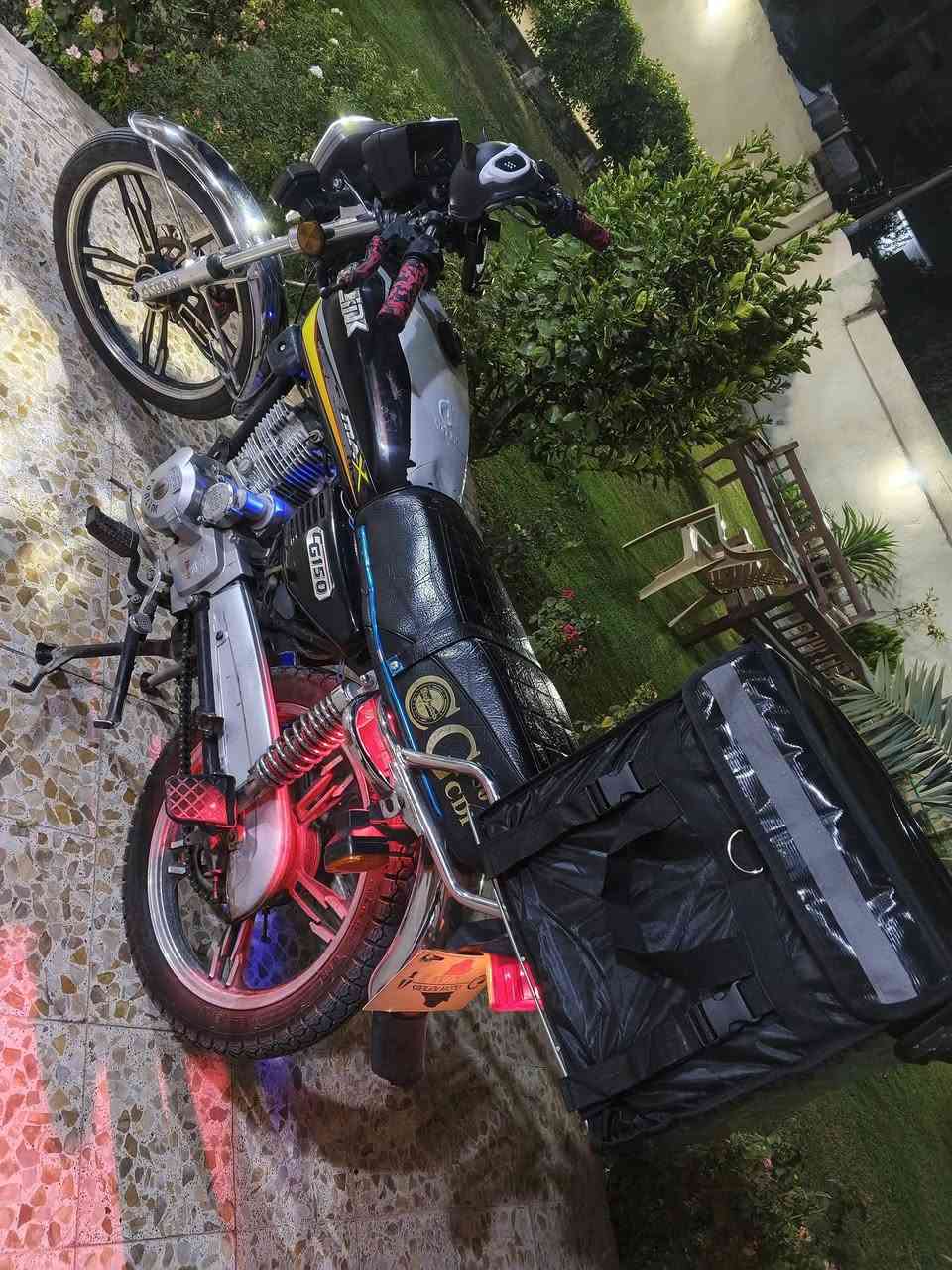 السلام عليكم 
دراجه سولنك موديل 22 محرك 150cc
نكره سلف
مكفوله كفاله عامه
شرط ما تصرف عليها
للبيع او مراوس ب احدث 
للاستفسار عل خاص او عل رقم 
***********
