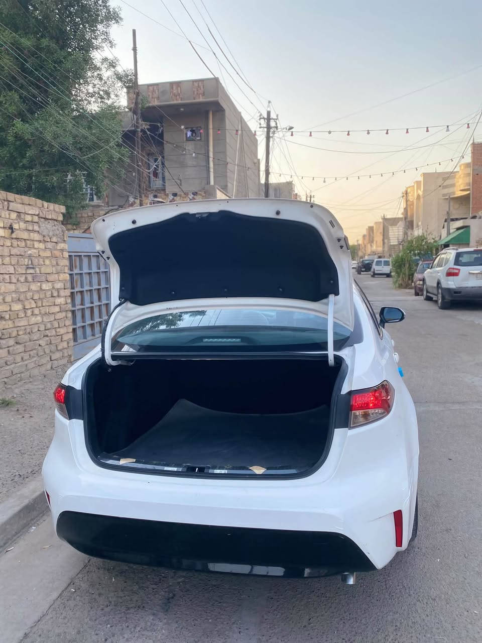 ‭***********‬ السلام عليكم كورولا شكل الأمريكي هايبرد السياره فول فول  مواصفات بدون اي نقص جاهزه موديل 2025 السياره مكفوله من صبغ وتبديل والحادث مكينه 1800 هايبرد بصمه فتحه فول مواصفات تخم تاير صدر أمامي خلفي كله جديد السياره مغلفه بالكامل عازل حراري السعر 147 وبيهه مجال العنوان بغداد حي الجهاد

