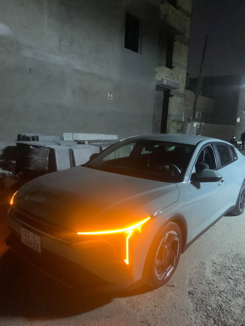 كي فور وارد امريكي محرك ٢٠٠٠ دوش بغداد باسمي حادثها جاملغ وباب واضح بصور بدون تبديل وبيها طخه بجاملغ الامامي اليمنه وصبغته طخه بسيطه كلش ماشيه ١٨ الف ex مواصفات سياره موضحه بصور سياره بعدهي جديده عارضها ١٦٥ مجال بسيط مكاني بغداد الجديده ***********
