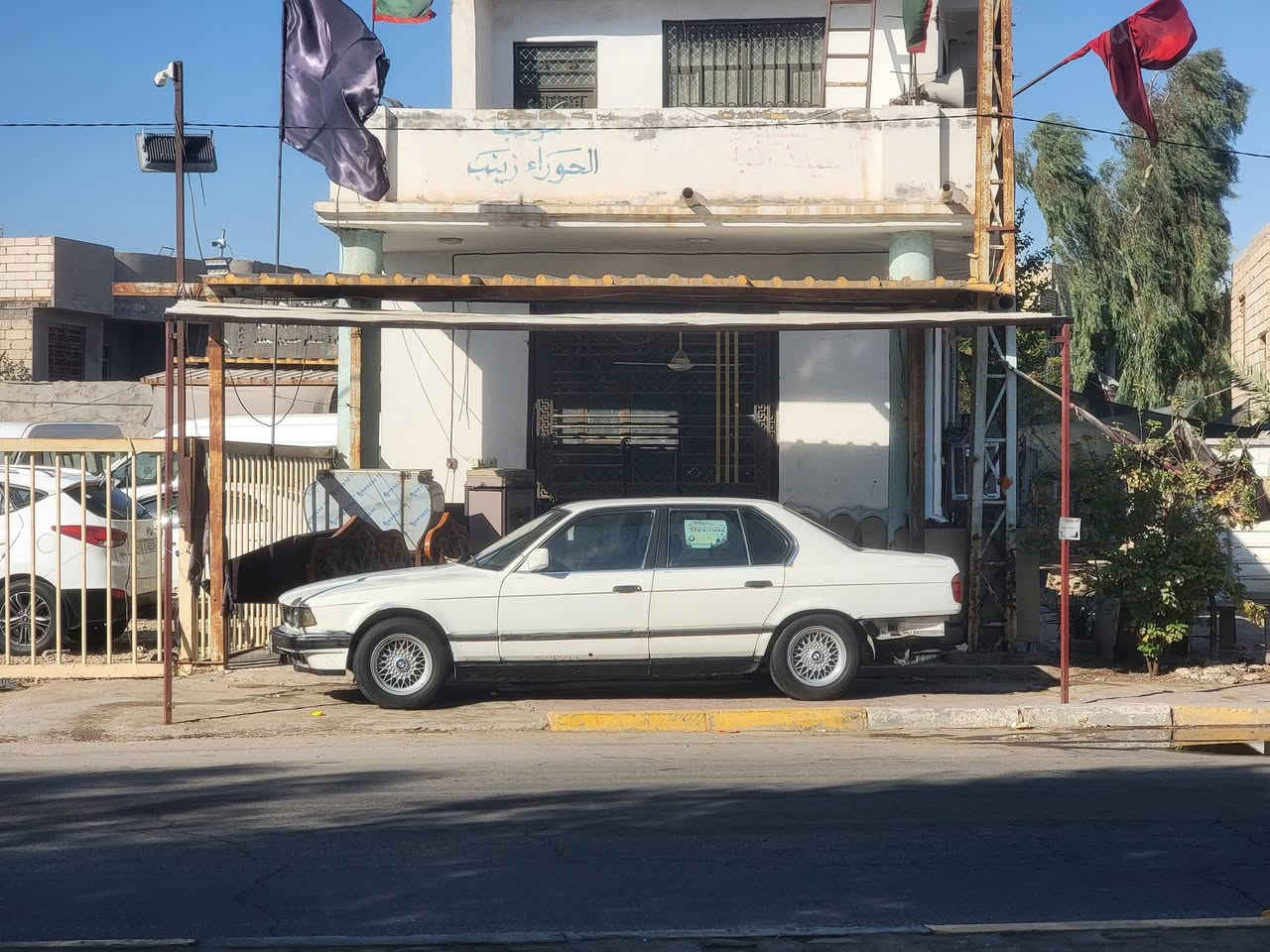 مراوس 
BMW 
موديل 1991
735i اصل
مكينه مفتوح 
كير مكينه كفاله
سياره بلاديه للاخير حتى صبغه بلادي 
بيه صخه بالجاملغ الخلفي ترجع بارد 
السياره تصبته تسوه كلشي 
مكان السياره كربلاء 
***********
