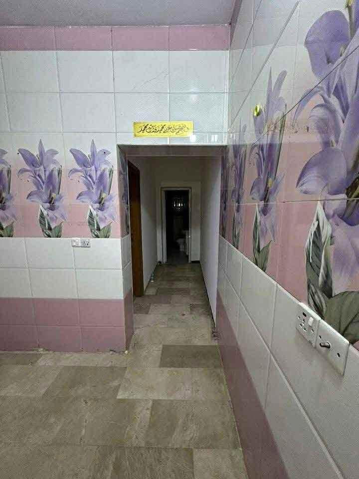 🏡 للإيجار في السيدية 🏡
📍 الموقع: السيدية – مربع جامع شاكر عبود
🏠 المساحة: 110 م²
🛏️ 3 غرف نوم
🛋️ صالة
🍽️ مطبخ
🚿 خدمات متكاملة
✨ البيت نظيف جدًا وجاهز للسكن.

💰 بدل الإيجار: مليون

📞 للاستفسار والمعاينة:***********ي
 ￼
