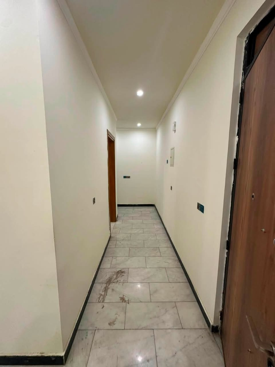 🏡 مكتب حلم عقاري 🏡
للإيجار – ثلاث وحدات سكنية زيرو

مواصفات كل وحدة:

* غرفتان نوم
* صالة
* مطبخ
* حمام

الأسعار:

* الطابق الأرضي: 850
* الطابق الثاني: 750
* الطابق الثالث: 700

📍 موقع المكتب:
السيدية – الضباط – شارع الكويتي

📞 للاستفسار والتواصل:
***********
