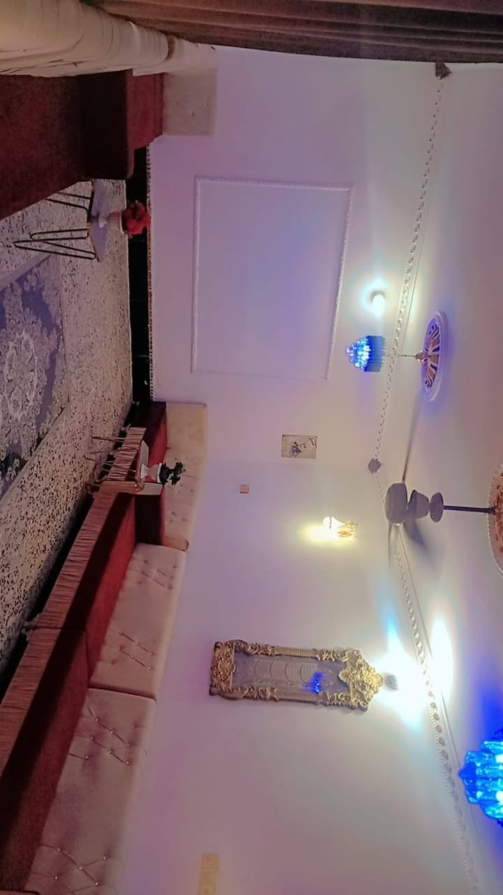 ارض طابو زراعي سند٢٥
مساحه ٦٠٠متر 
مساحه البيت فقط اكثر من ٢٠٠متر
غرفتين نوم
هول 
مطبخ 
استقبال
صحيات داخليه خارجيه
حديقه
 البناء نظيف 
مكان بابل مشروع المسيب 
حي الحسن 
مسافه ٣٠٠متر عن طريق ابو الجاسم
معروظه ٩٥بيهه مجال
*********** 
***********
