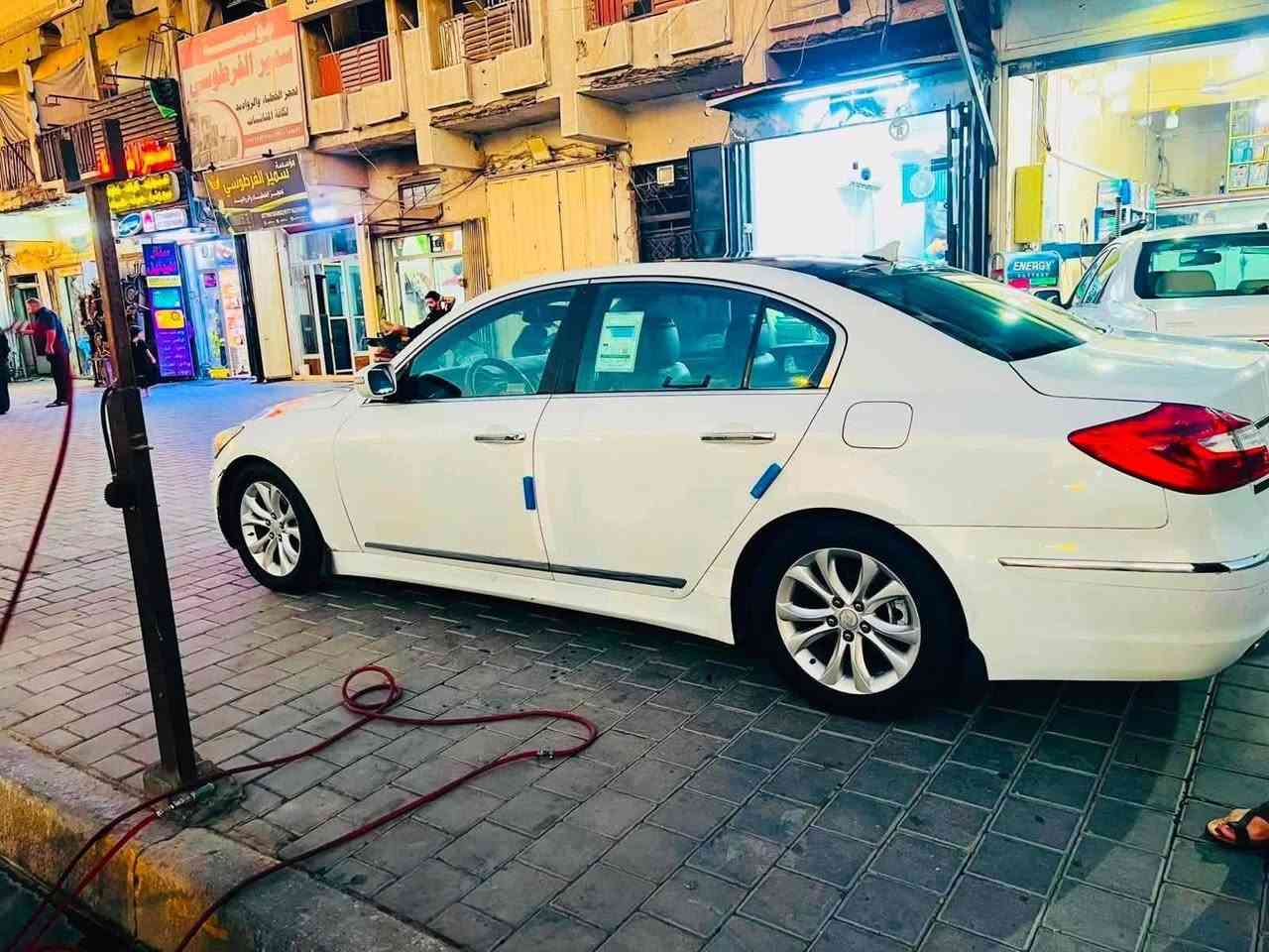 جنيسس 13 رويال خليجي فول مواصفات رقم اربيل بسمي السيارة 1/كشنات جلد فتحت سقف 2/دبل موس 3/بصمه بيبان بصمة تشغيل 4 شاشه كبيره بلاديه /5رادار امامي 6/بصمة الصندوق السعر 135وبيها مجال أو مراوس حسب القناعه
حادثه جاملغ وبنيد مبدل بدون دواخل 
مكان السياره بغداد الكراده 
للاستفسار على الرقم ***********
