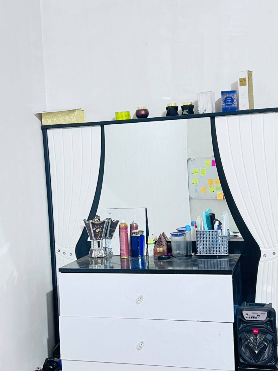 غرفة نوم • مستعملة • ناحية العلم