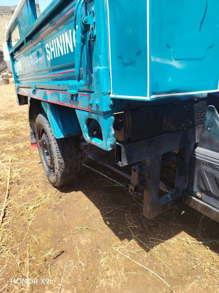 سلام عليكم ستوته للبيع مديل 21 مكفول لسعر واحد و 550 وبيها مجال  مكان  بابل حله قرب صيطرة الاثار الرقم ***********
