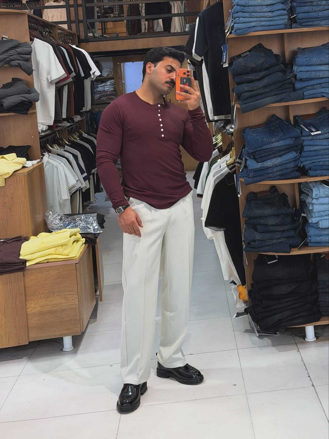 ⁨	⁨	هينلي شيرت ✨ 
السعر 20 الف

القياسات من m إلى 2XL⁩⁩
