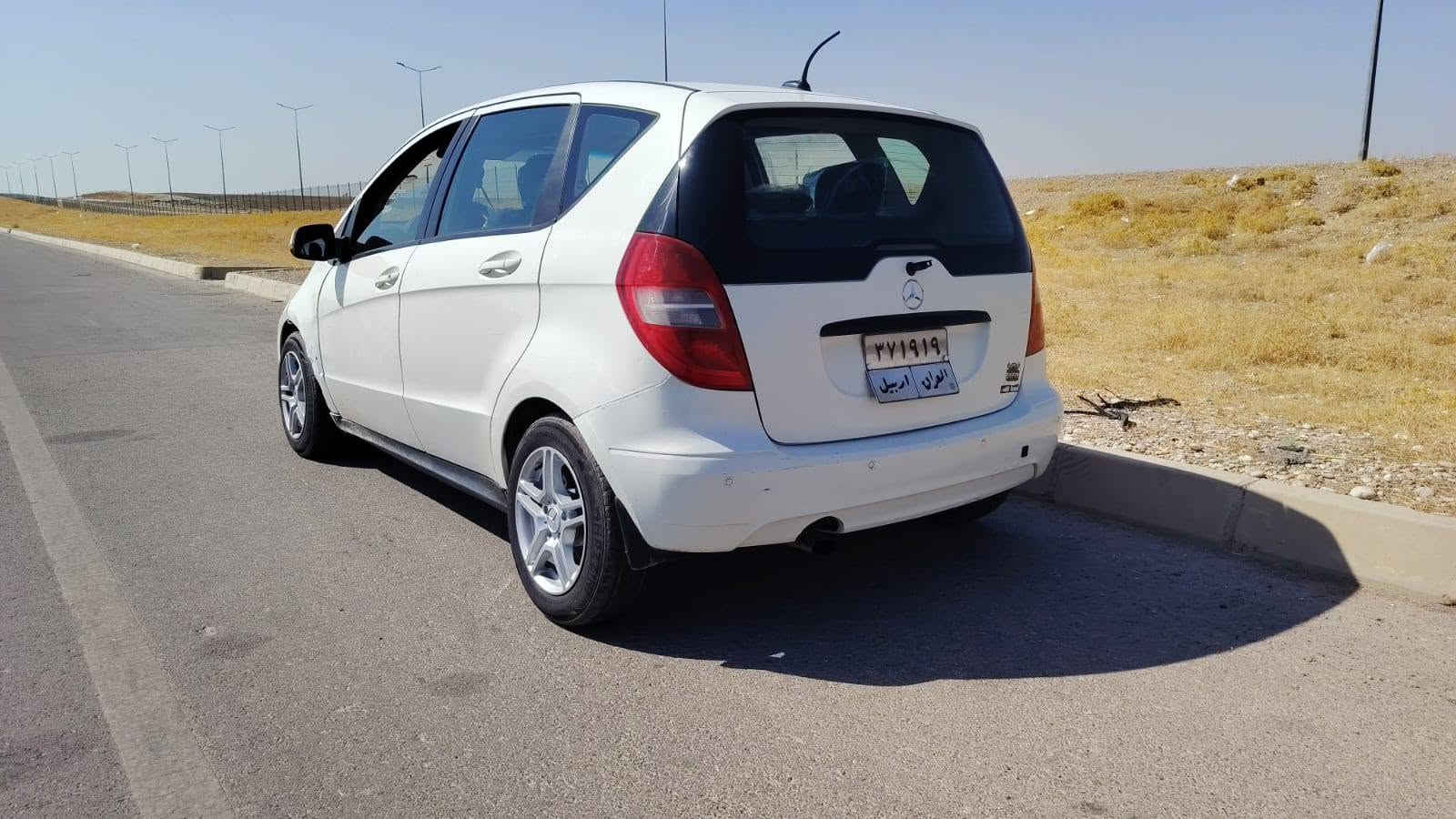 مارسیدس 2009
ڕەقەم هەولێر 
تحویل و غرامە بەشەرت 
مەکینە و کارەبایی بەشەرت 
مەکینە چوار پستۆنە و بیلادی خۆیەتی 
هەموو شتێکی بیلادی خۆیەتی و هیچ دەستکاری نەکراوە
تایە و ویلی خاوێنە 
لێدران و وەرگەڕانی نیە 
دوو سێ پارچەی بۆیاغە بێ ناوگرتن 
ماڵی دۆستە بەنزین زۆر کەم دەخوات 
غرامەی باشی لەسەرە لە سعری دەشکێنم 
6 وەرەقە و نیو غرامەی لەسەرە 
گێڕ عادیە گێڕی سێی قڕەیەکی کەمی هەیە 
گۆڕینەوەش دەکەم بە سەیارەیەک بەدڵم بێت 
سەیارە لە هەولێرە بۆ زانیاری زیاتر پەیوەندی بکە لەخزمەتم 
***********
***********
ڤایبەر و وەتسئاپی لەسەرە أربيل, العراق
