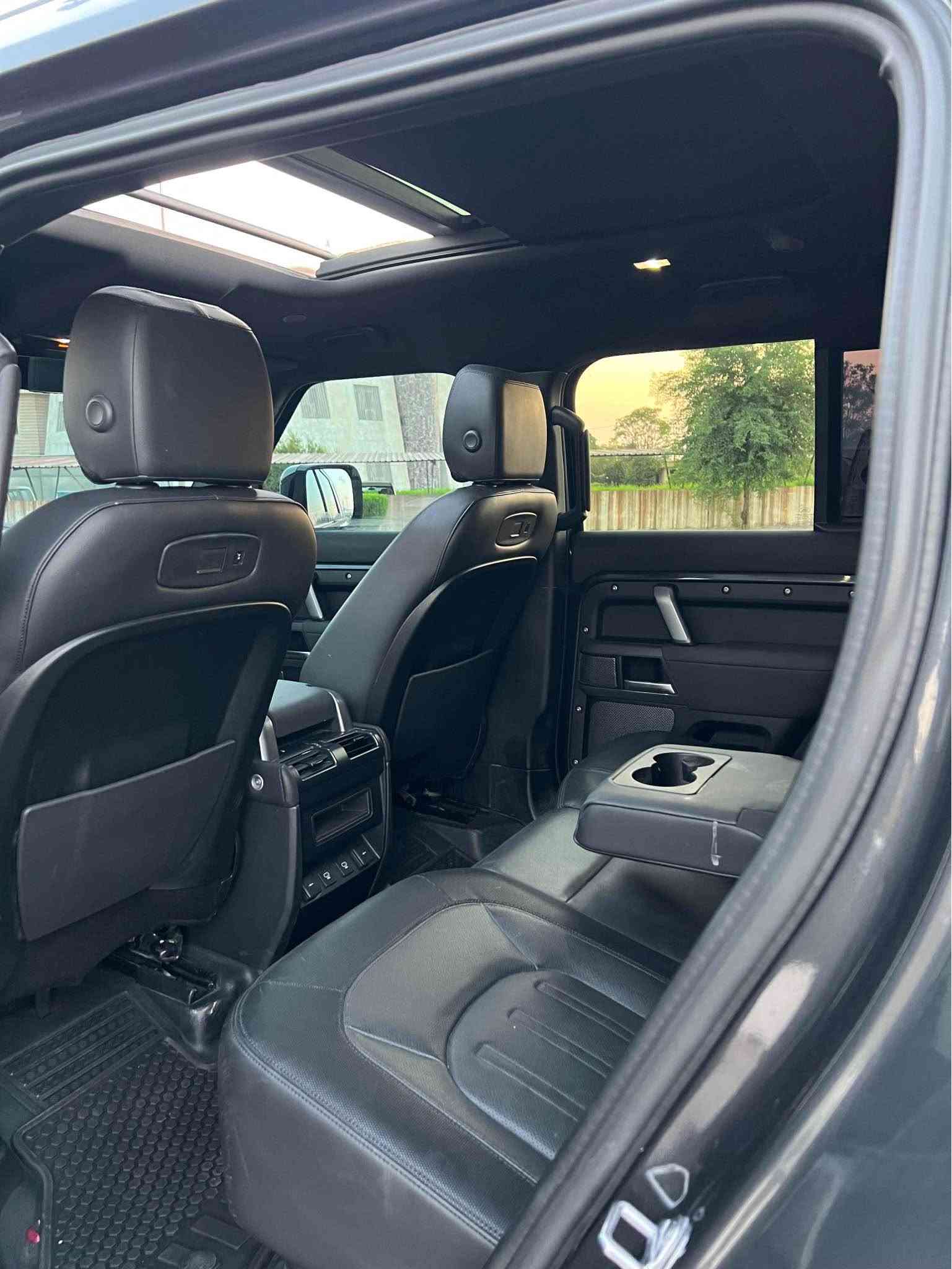 سلام عليكم 
Defender X Dynamic P400 2022
فول مواصفات سيارة فقط بدون داتاشو 
٦ سلندر 
وارد امريكي 
ضرر سيارة نص جاملغ خلفي صبغ
بدون دواخل بدون ارباك 
سيار جديد مابي نواقص
كامل مغلف ppf مات 
بيها موافقة جام مضلل
سعر ٥٢٥ ورقة مجال بسيط
مكان اربيل
واتساب *********** أربيل, العراق
