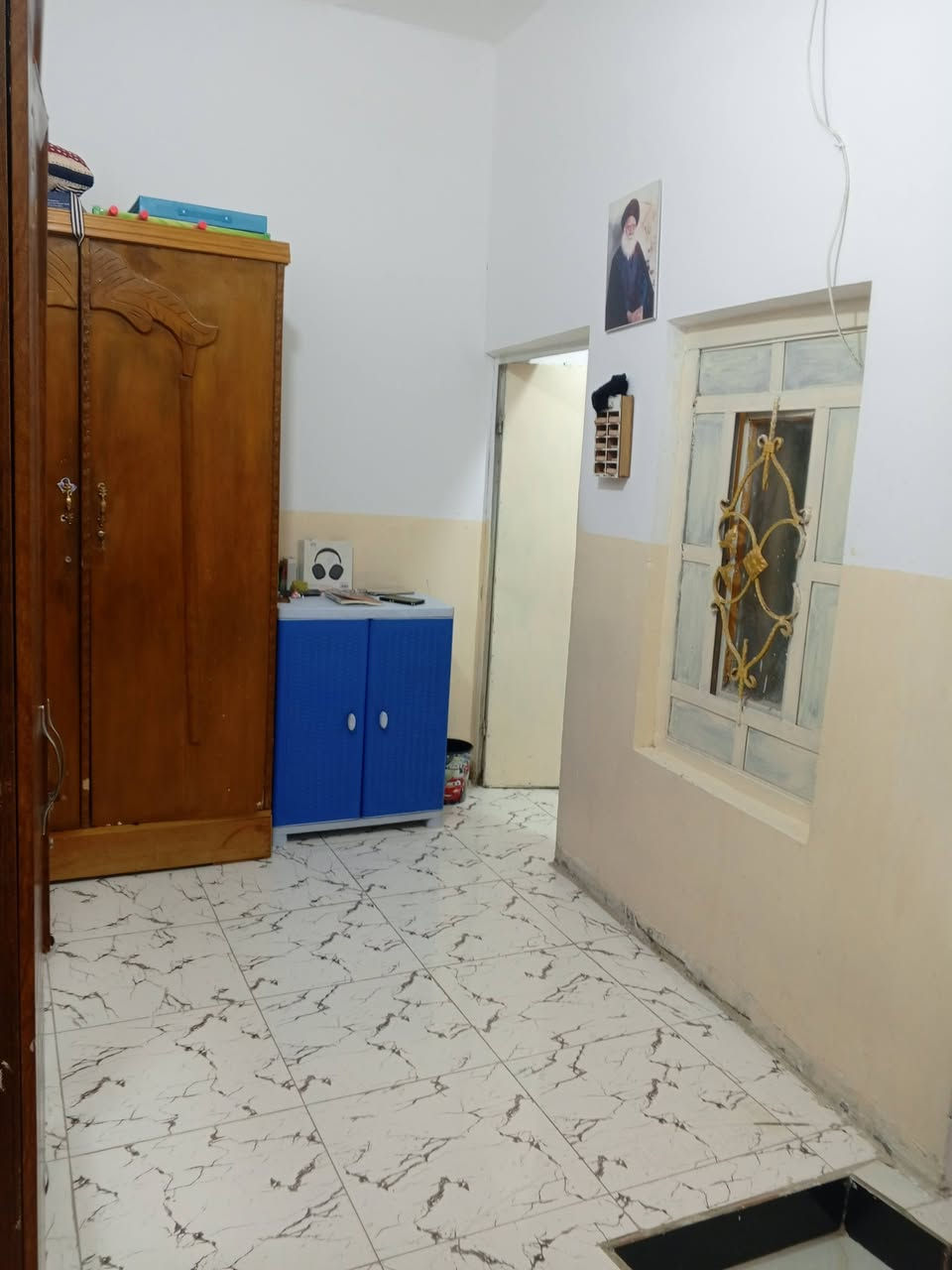 دار للبيع طابو صرف الموقع شارع 13 مجاور محلات مهدي الخزرجي يحتوي الدار على طابقين الطابق الأول إستقبال وصاله ومطبخ ومنور وصحيات الطابق الثاني صاله وغرفتين نوم البناء حديث سنة 2025للاستفسار ومعرفة التفاصيل الاتصال على الرقم ***********
