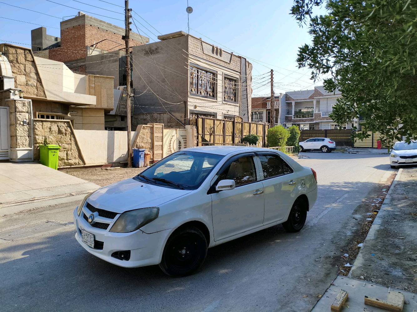 رجائن اقره تفاصيل قبل تصال 
 

جيلي ام كي وديل 12
 
سياره نضيفه ومكفوله من لحادث وكص 
سياره بيه صبغ فقط هلالات وبنيد مصبوغ جان جارد 
كير ومكينه خير من لله لا تبخير ولا نضوح 
صدر اماي خلفي نضيف 
تبريد ثلج بشرط 
تخم تاير جديد 
سياره تحويل ثاني يوم
منضومت زنوز عالي ناصي بلاجكتور 
سياره عله وضعيت شركه تجي تفحص 

سعره 35 وبيه مجال حيل قليل 

مكاني بغداد عامريه  
***********
***********