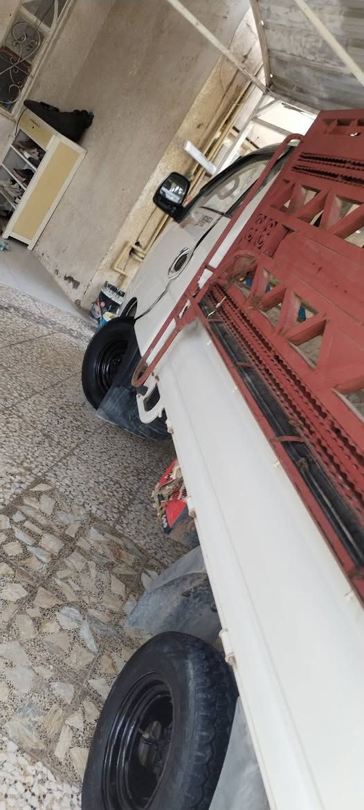 السلام عليكم  عندي كيه حمل للبيع نضيفه وجاهزه كير حداديه محرك تبريد شغال بس قايش بيه بارد قليل بلغد مكفوله من الصبغ مديل 2014 السعر 103وبيه مجال رقم الهاتف ***********
