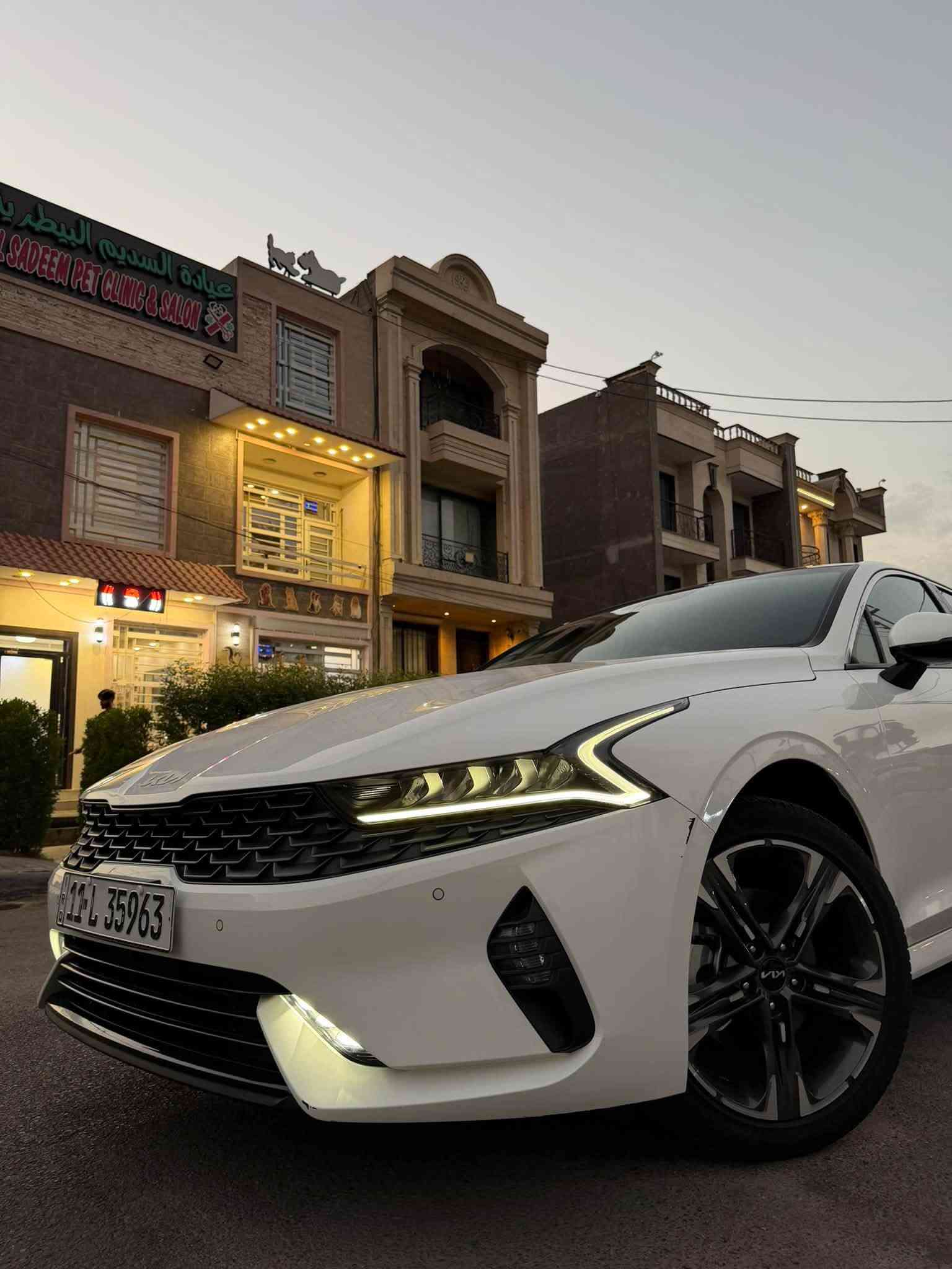 كيا K5 موديل 2023 خليجي السيارة بوضع الزيرو مكينة 2000 دوش المرغوب ماشية 11 الف حقيقي شرط الفحص فول مواصفات للاخير رقم بغداد الدولي الجديد سنوية وهزة جديدة باسمي كشنات كهرباء بانوراما داخل لونين لد امامي لد خلفي حساس امامي حساس خلفي بصمة تشغيل بصمة ابواب تشغيل عن بعد مود درايف تبريد بيانو لمس مري شفط انارة داخلية led السيارة كفالة عامة من كلشي عدة ملاحظة صغيرة بسيطة على وضعها 
السعر 210 وبيها مجال بسيط 
هاتف *********** 
العنوان بغداد المنصور
