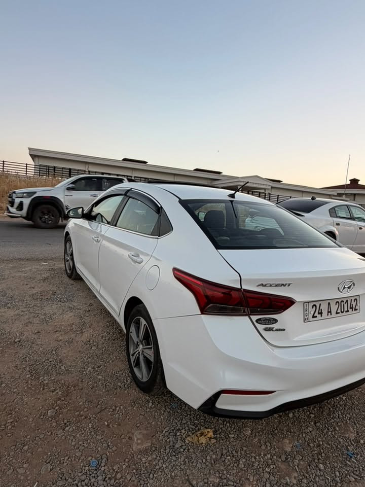 هيونداي أكسنت 2019 (خليجي) 🚗
تفاصيل السيارة:
 الموديل: 2019
 المواصفات: خليجي
 المسافة المقطوعة: 141,000 كم
 السيارة جاهزة وبحالة ممتازة للمشي والخدمة.
المواصفات والمميزات:
 📱 شاشة نظام أندرويد تدعم Android Auto و Apple CarPlay
 📹 كاميرا خلفية عالية الدقة للصفط والبراكينغ
فتحة سقف بانوراما 
 🪞 مرايا جانبية كهربائية (شفط / طي كهربائي)
 💡 إشارات ضوئية على المرايا الجانبية
 صبغ جهة اليمين (تقريباً 5 قطع) 
📌مكاني دهوك 
📱***********
💵 95 ورقه وبيها مجال
