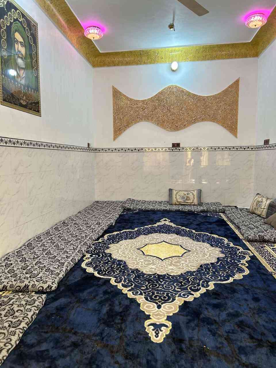 السلام عليكم 
بيت للبيع طابو زراعي عقد 25 مساحة 130متر بناء حديث بحي علوش  مقابل حي الغدير يتكون من غرفة وصالة واستقبال  ومطبخ وصحيات خارجية وحمام داخلي  مي مجاري كهرباء كلشي  جاهزصب كونكريت ارضية بورسلين بيت جاهز بس تجي تكعد ما تخسر عليه ولا فلس
السعر 70وبيه مجال
***********

