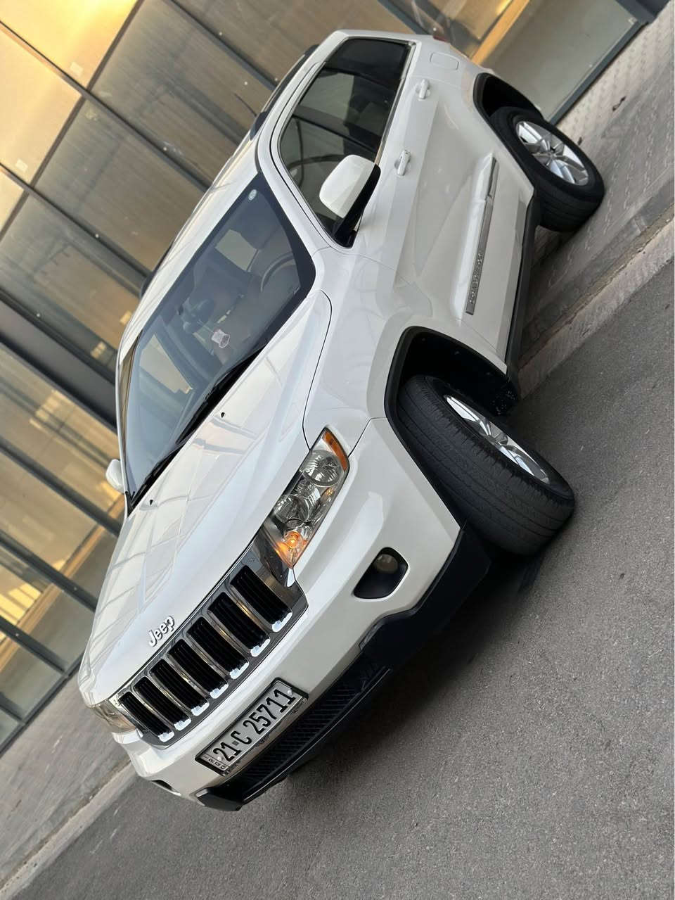 Jeep Laredo 2011
ده‌بڵ ئاكسل سڵاید نیه‌
١٣٦ هه‌زار رۆشتووه‌
بۆیاخی نیه‌  دوو سێ په‌ڵه‌ كارتئ هه‌یه‌ 
سه‌یاره‌كه‌ زۆر تازه‌ ماوه‌ته‌وه‌ 
گیر و مه‌كینه‌ به‌شه‌رت 
سه‌نه‌وی تازه‌یه‌ 
سعری ١٣٥ گه‌ڵا و مه‌عامه‌له‌
*********** السليمانية, العراق
