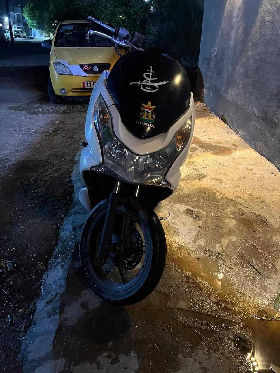 سلام عليكم pcx جيل أول ياباني دراجه خير من الله (مكينه مكفوله بل جيس برغي ممفتوح بيهه) كهربائيات كلهه شغاله نقص الدراجه 1- جاملغ امامي 2- ستاند تعليك فقط وبيهه لواحض بل كفر مكاني بغداد شعب السعر (950) وبيهه مجال *********** تحياتي للجميع 🥰
