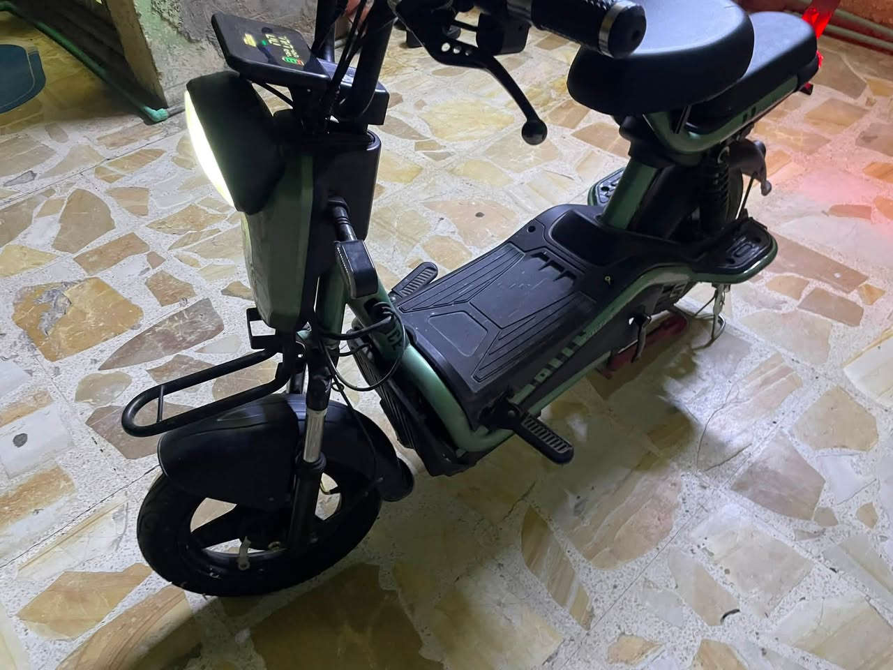 دراجه للبيع🚩
حجم 14🚩
من شركه(اي بايك)🛵
4بطاريات من شركه ونلي
العقل ابلادي مامفتوح🗽
اشاير يمين يسار💡
لايت عالي🔦
التاير جوبلس🛞
دبلات صغيره
لون زيتوني 
العطل (التاير الخلفي خالع ول البريك فقط)
الاستفسار***********
بغداد📍📍
واتساب فقط
