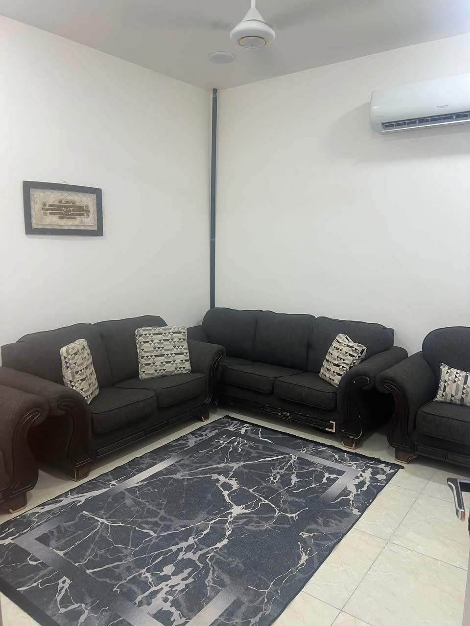سلام عليكم 
بيت مساحه ٩٣متر دوره حي دجله
طابقين ونص
شارع٢٥ بناء جديد قبل شهر كمل
السعر ١٦٠
***********
