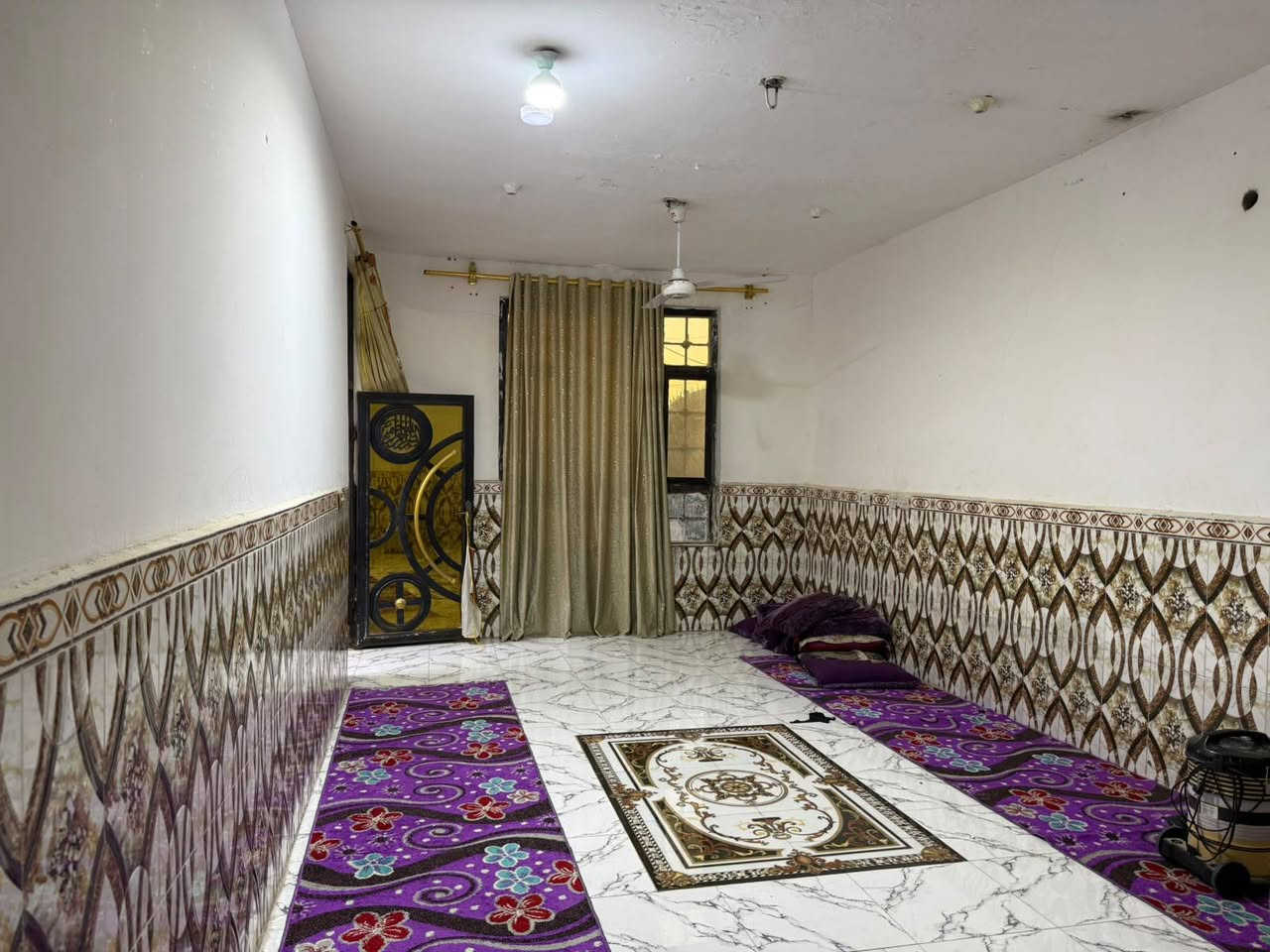 السلام عليكم بيت البيع مساحه ٣٠٠ بناء كامل بلوك بنزلت ضافر زرزور ***********
