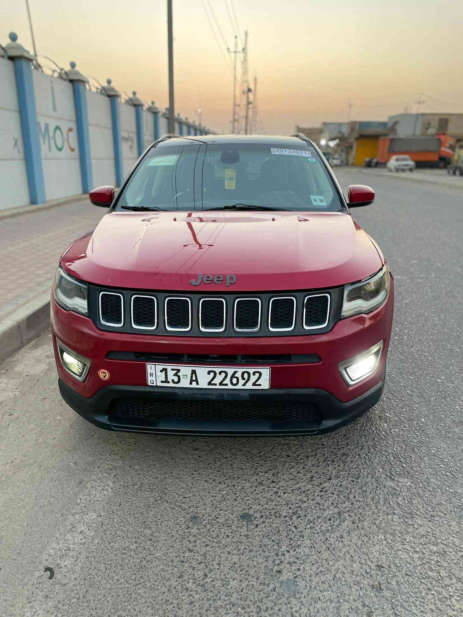 سلام عليكم للبيع جيب كومبارص 2018سياره حادثه جاملع وبنيد  جاهزه ما بيه كل نقص السعر 115 بيه مجال ***********
