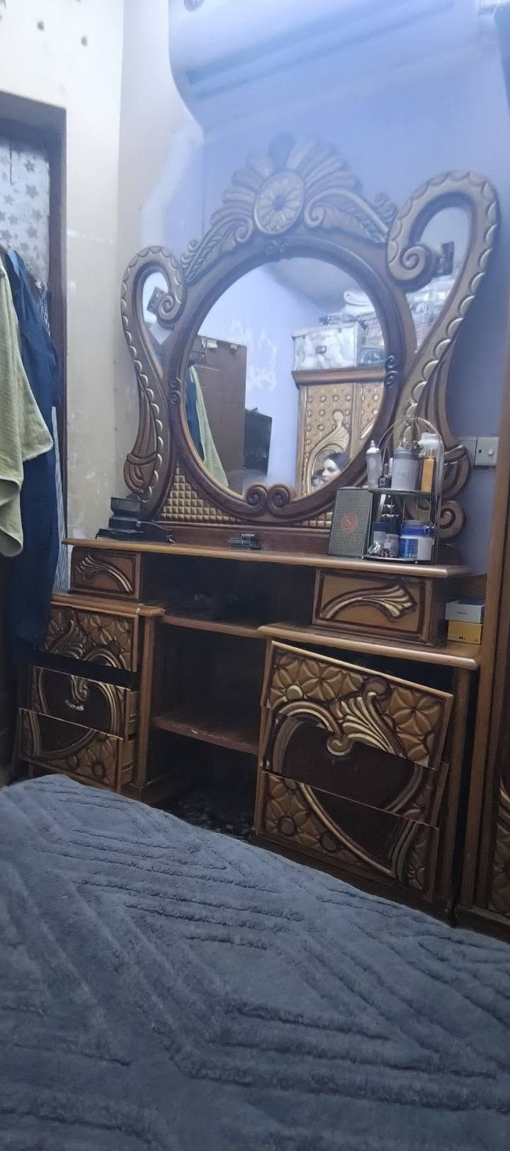 غرفة نوم عراقية للبيع ٦قطع
عوزها بس تصليح سجج مال جرارة
بغداد العبيدي الشهداء الثالثة قرب ابن خلدون 
***********
سعر ٧٥٠ ألف وبيها مجال
