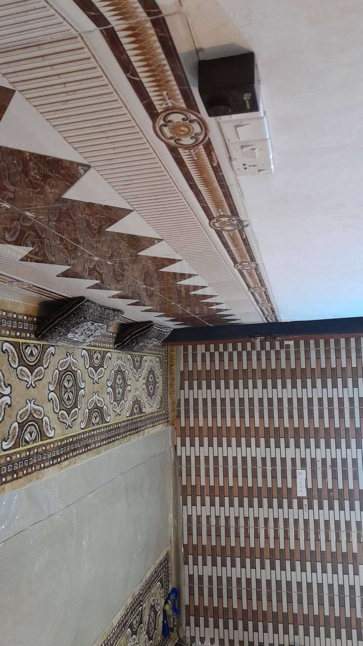 سلام عليكم 
بيت بمنطقه المعامل بستان سامي مساحه 100 

يحتوي على غرفه 5×4  وصاله 5×4 استقبال 6×3وربع كراج صحيات  السعر $22 

رقم الهاتف :*********** 
غير متواجد على الفيس

