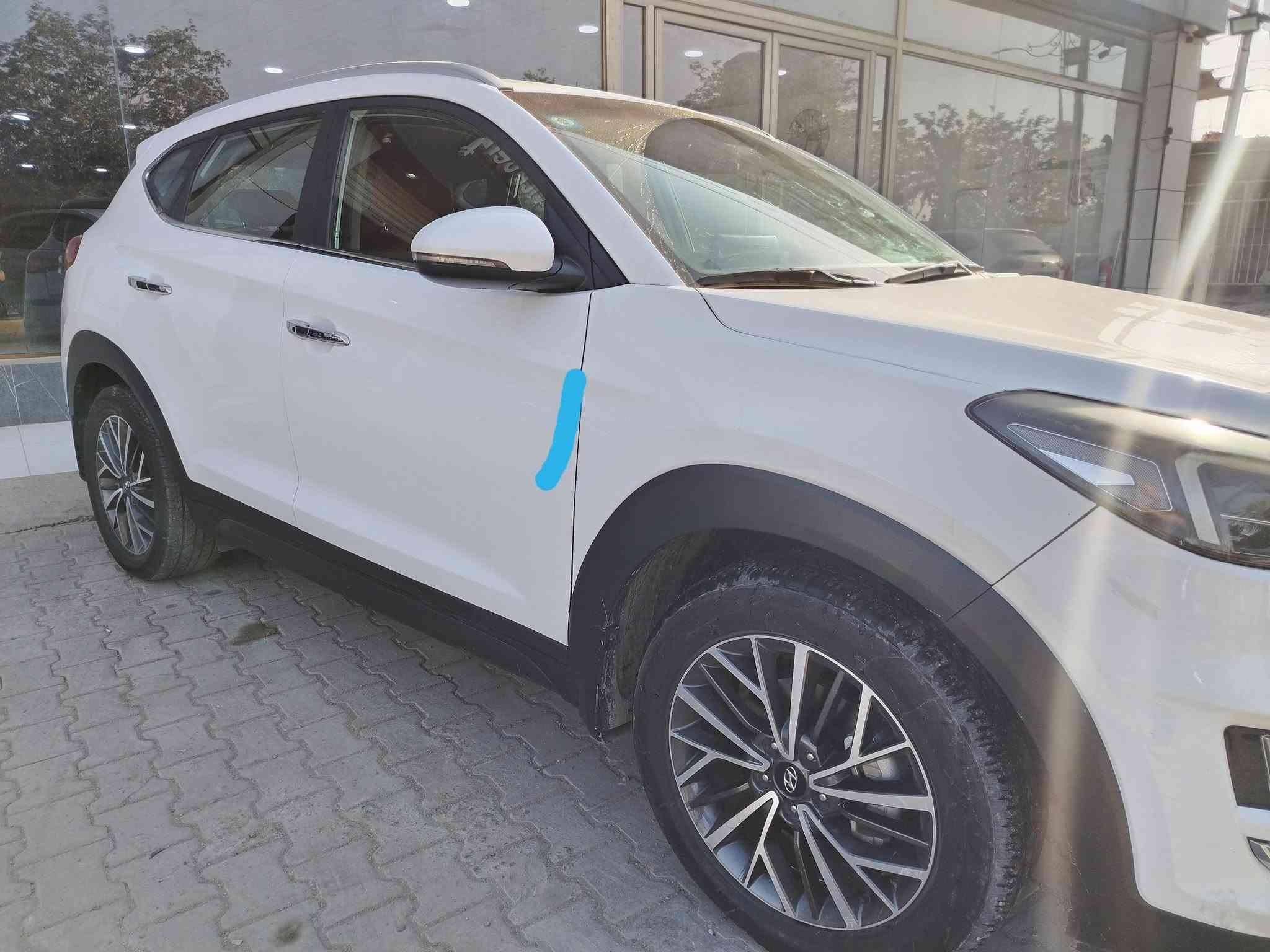 توكسان 20 
خليجي بصمه 5 عدسات كراسي كهرباء 
رقم بغداد 
بارد مؤشر بالصور فقط
ماشيه 117
موجوده في بعقوبه 
السعر 185 
هاتف ***********
