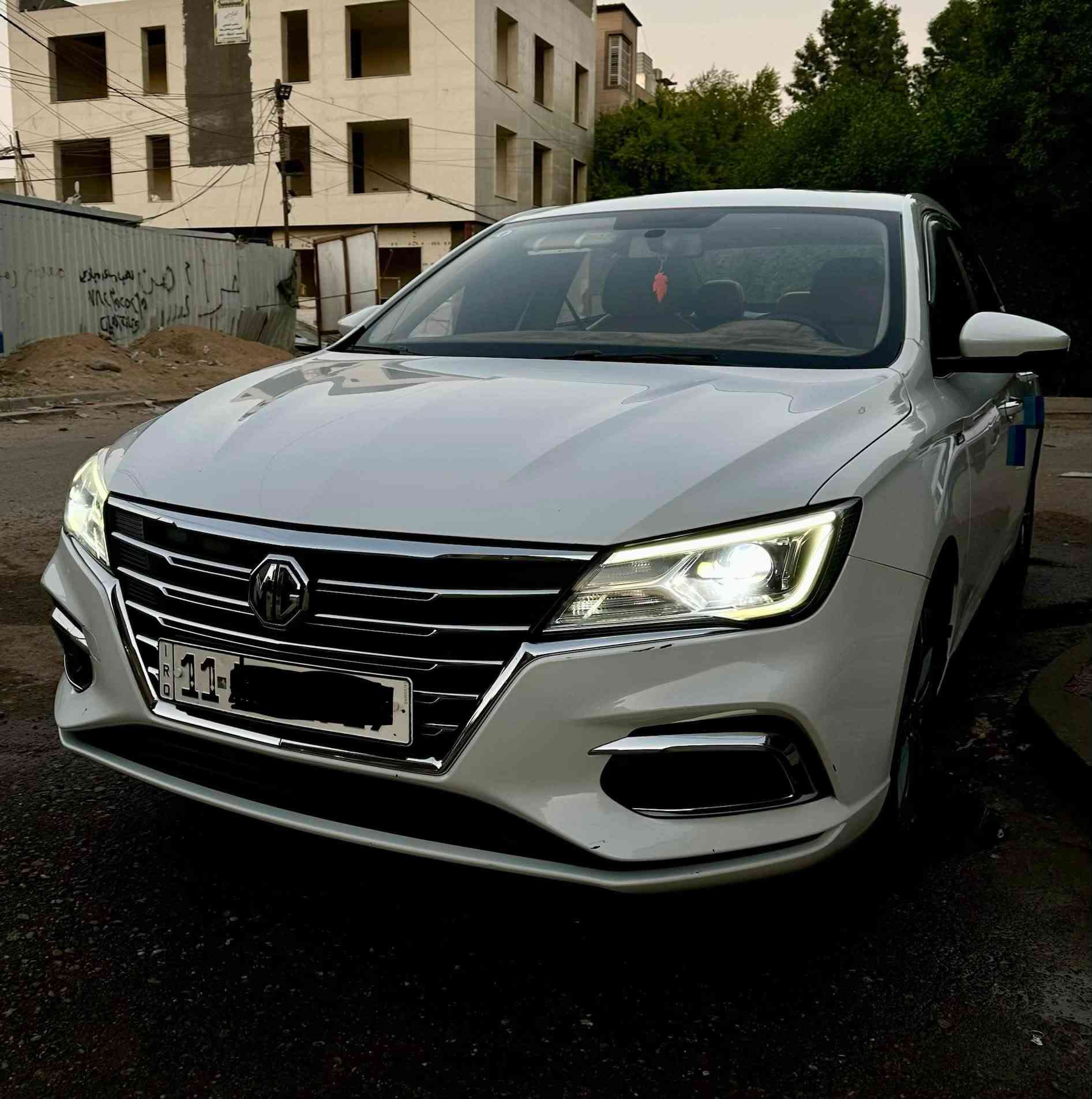 MG5
موديل 2024 اعلى فئة (LUX) فول مواصفات 

 تحكم ستيرن وشاشة 4 كامرات كراسي جلد كهرباء تدفئة
فتحة سقف مري شفط بعد هواية مميزات …
ماشية (63000) فقط بيها تكحيل بالهلال مال جاملغ
الخلفي 
 رقم بغداد باسمي هزة جديدة 
تبريدها ثلج ما شاء الله سيارة مال بيت ونظيفة جداً
مكاني المنصور

                                                                        ***********

السعر 112 وبيها مجال بسيط حك الجية
